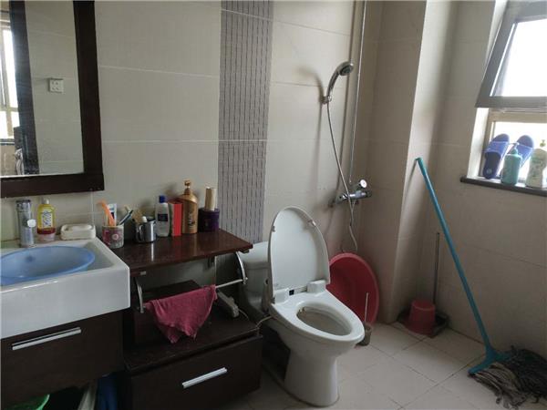�����õع㳡���� 3��2��1�� 2400Ԫ�� 89ƽ��240